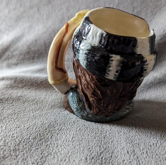 Vintage Small Royal Doulton Character Toby Jug The Trapper Royal Doulton #6612 - Picture 5 of 9